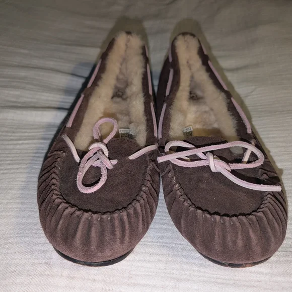 UGG Sheepskin Moccasin Dakota Chocolate Brown Suede Slippers Sz 10 # 5466 - Picture 3 of 10